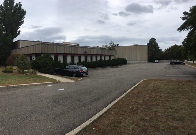133 Bauer Dr, Oakland, NJ à louer - Photo de l’immeuble – Image 3 sur 31