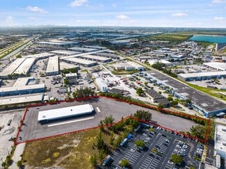 Plus de détails pour 10410 NW South River Dr, Medley, FL - Industriel/Logistique à louer