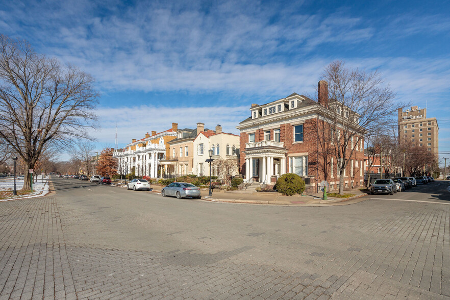 2500 Monument Ave, Richmond, VA à louer - Photo de l’immeuble – Image 3 sur 4