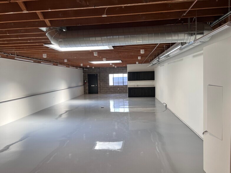 3751 Robertson Blvd, Culver City, CA à louer - Photo de l’immeuble – Image 3 sur 9