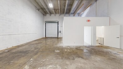 14000-14048 SW 140th St, Miami, FL à louer Numérisation 3D Matterport– Image 2 sur 11