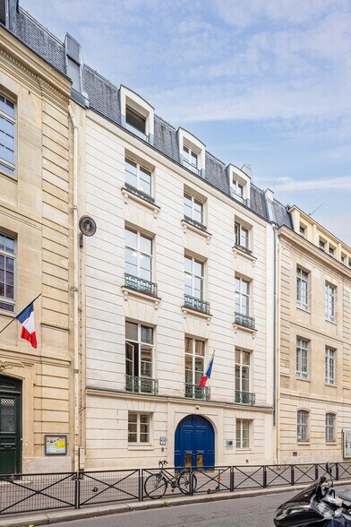 14 Rue Saint-Benoît, Paris à louer - Photo de l’immeuble – Image 3 sur 3