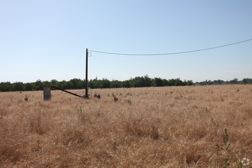 Hwy 198 @ Farmersville Blvd, Visalia, CA à vendre - Photo de l’immeuble – Image 2 sur 6