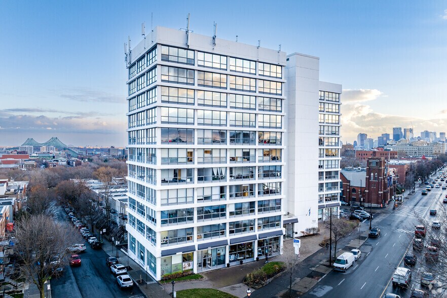 2120 Rue Sherbrooke E, Montréal, QC à louer - Photo de l’immeuble – Image 3 sur 3