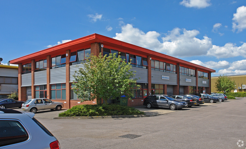 14-24 Howard Way, Newport Pagnell à louer - Photo principale – Image 1 sur 6