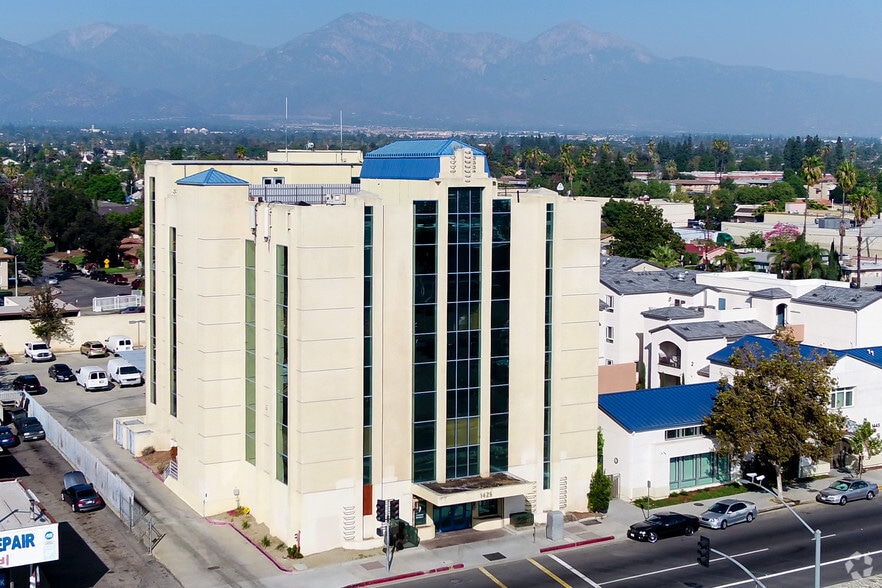 1425 E Holt Ave, Pomona, CA à louer - Photo principale – Image 1 sur 12