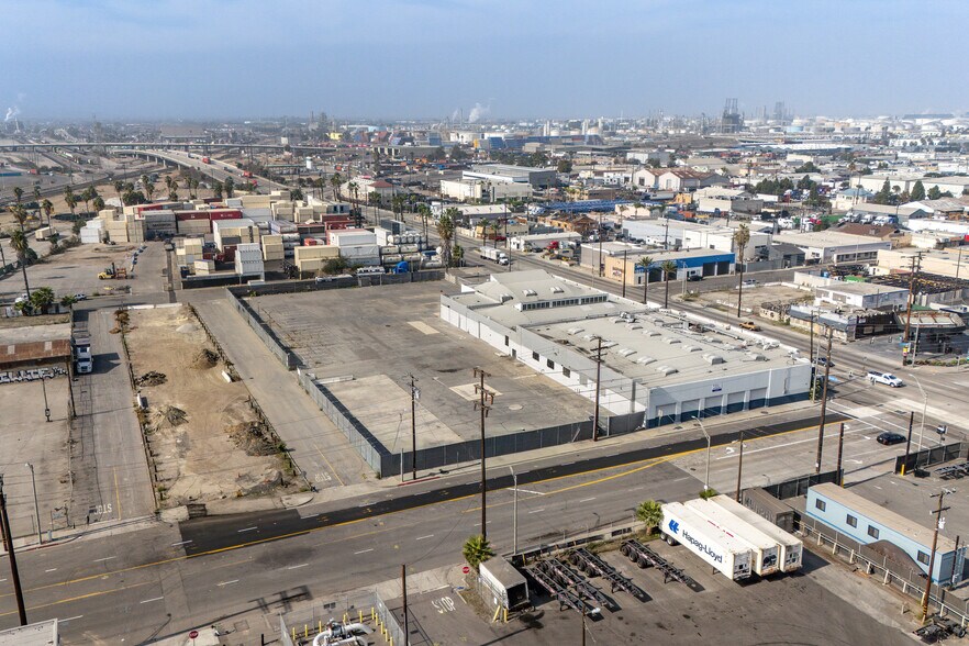 1700 W Anaheim St, Long Beach, CA à louer - Photo de l’immeuble – Image 2 sur 26