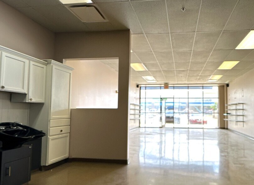 1910-2040 W 31st St, Lawrence, KS à louer - Numérisation 3D Matterport – Image 2 sur 15