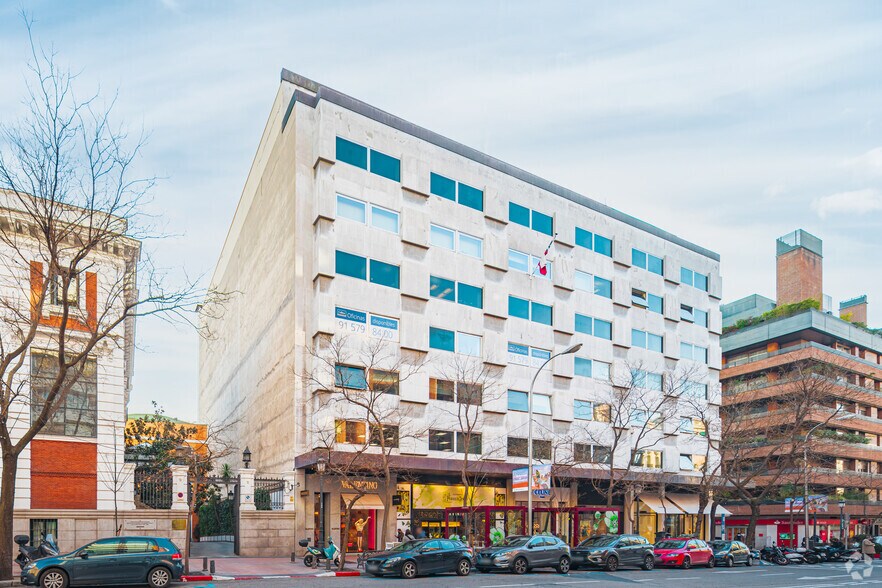 Bureau dans Madrid, Madrid à louer - Photo de l’immeuble – Image 2 sur 3