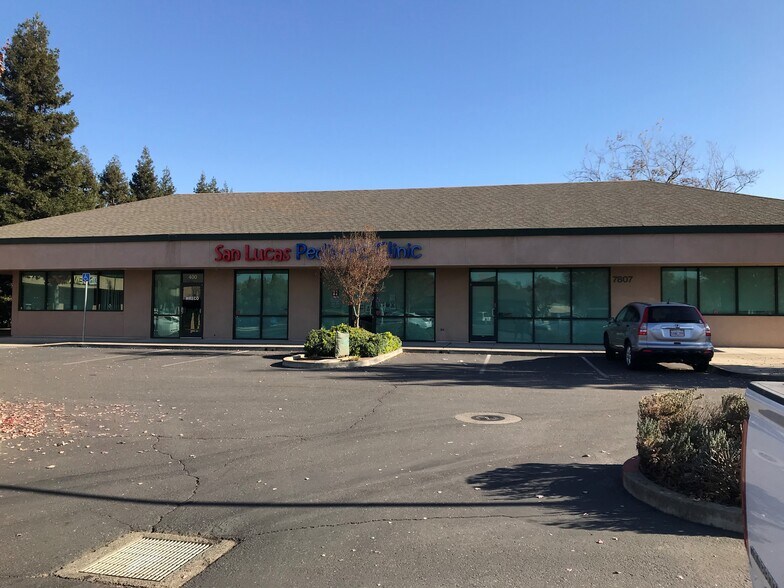 7801 Laguna Blvd, Elk Grove, CA à louer - Photo de l’immeuble – Image 1 sur 5