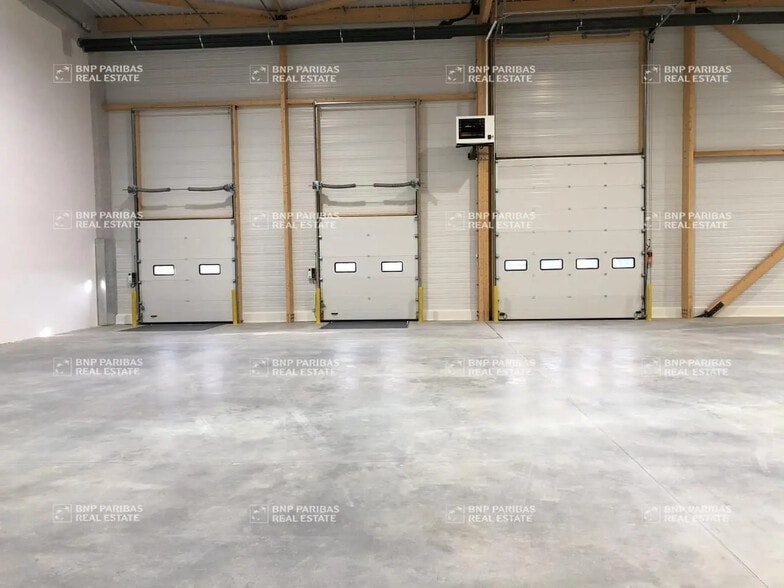 Local d’activités dans Louvres à louer - Photo intérieure – Image 3 sur 8