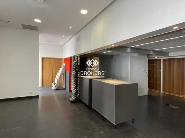 Plus de détails pour Local commercial à louer