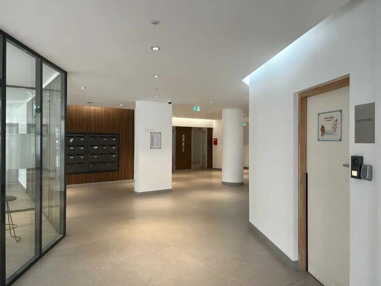 107 Quai Du Docteur Dervaux, Asnières-sur-Seine à louer - Hall d’entrée – Image 3 sur 5