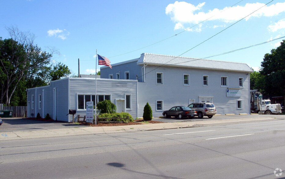 1035-1035 E Saginaw St, Lansing, MI à vendre - Photo de l’immeuble – Image 3 sur 19