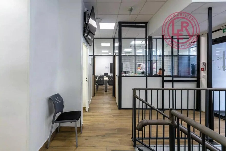 Local commercial dans Paris à vendre - Photo de l’immeuble – Image 3 sur 12