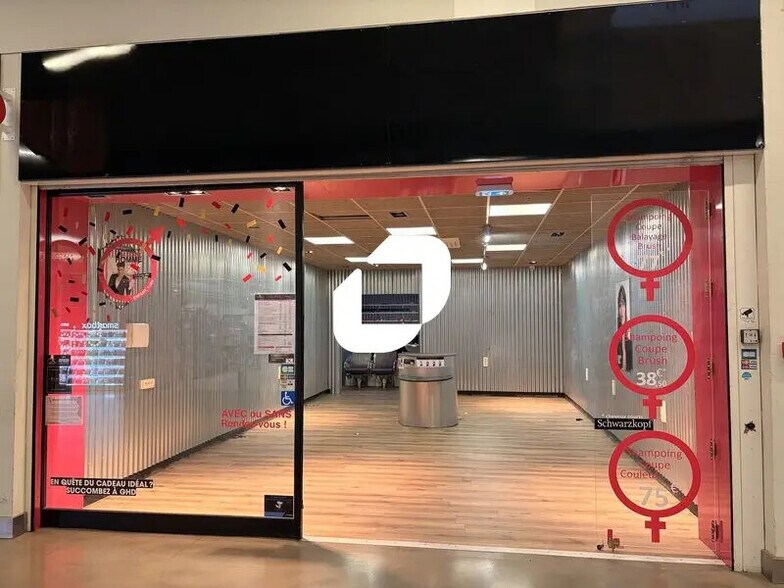 Local commercial dans Villenave-d'Ornon à louer - Hall d’entrée – Image 3 sur 7