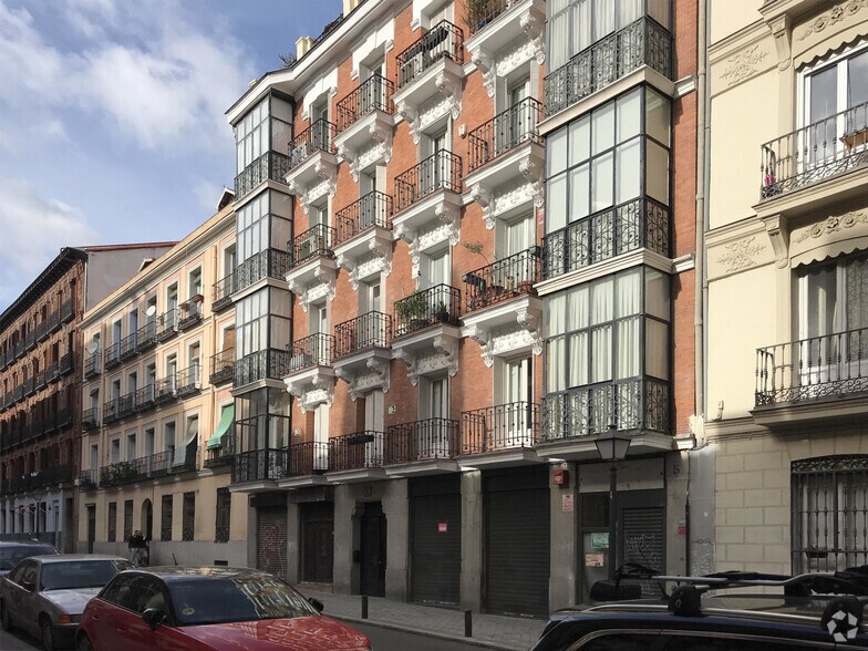 Immeuble residentiel dans Madrid, Madrid à vendre - Photo de l’immeuble – Image 2 sur 2