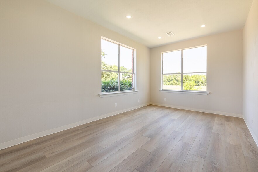 1307 W Abram St, Arlington, TX à louer - Photo de l’immeuble – Image 2 sur 21