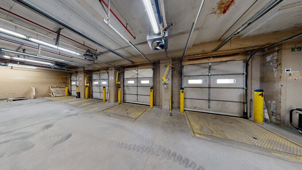120 E Clark St, Freeport, IL à louer - Numérisation 3D Matterport – Image 3 sur 10