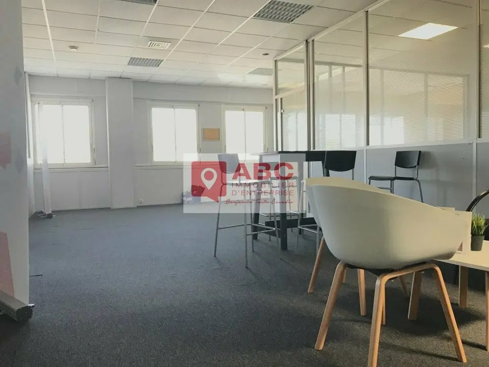 Bureau dans Mauguio à louer Photo de l’immeuble– Image 1 sur 7