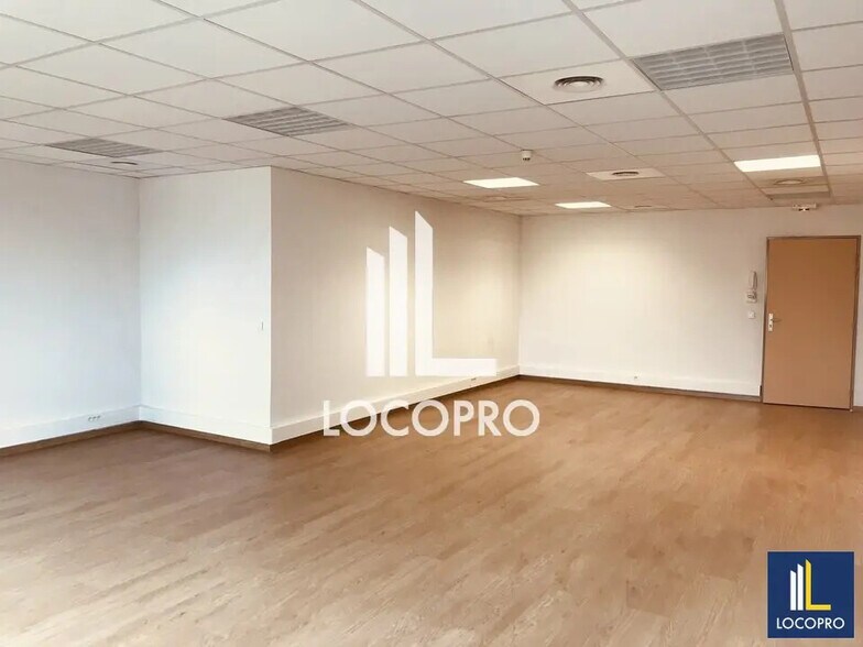Bureau dans Mougins à louer - Photo de l’immeuble – Image 3 sur 7