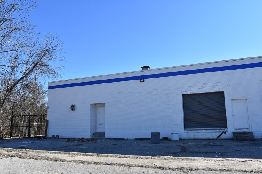 2401 Carraway Blvd, Birmingham, AL à louer - Photo de l’immeuble – Image 3 sur 12