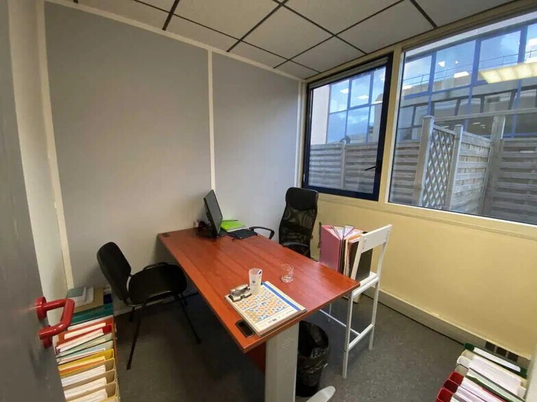 Bureau dans Bois-Guillaume à louer - Photo de l’immeuble – Image 3 sur 3