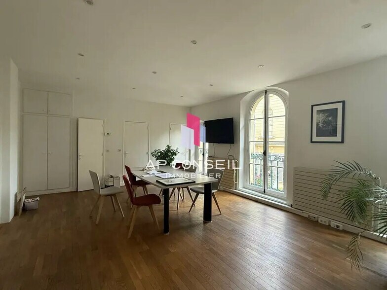 Bureau dans Versailles à louer - Photo de l’immeuble – Image 3 sur 8