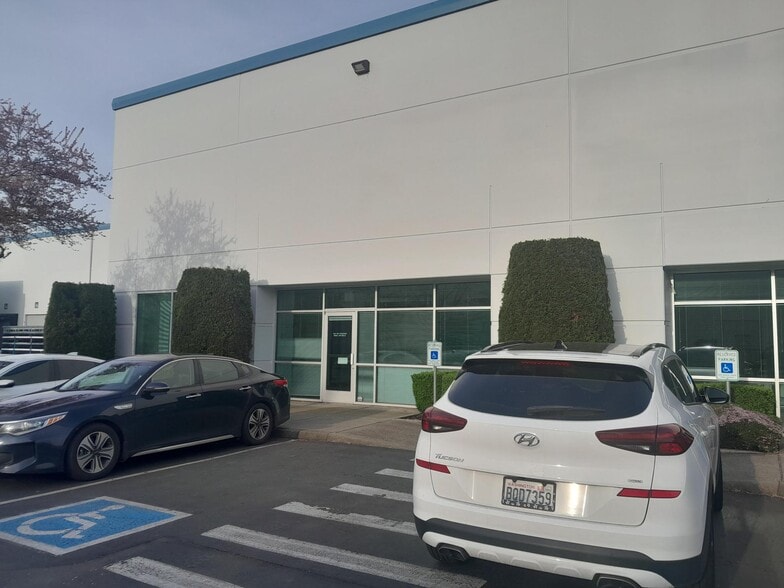 4104 C St NE, Auburn, WA à louer - Photo de l’immeuble – Image 3 sur 8