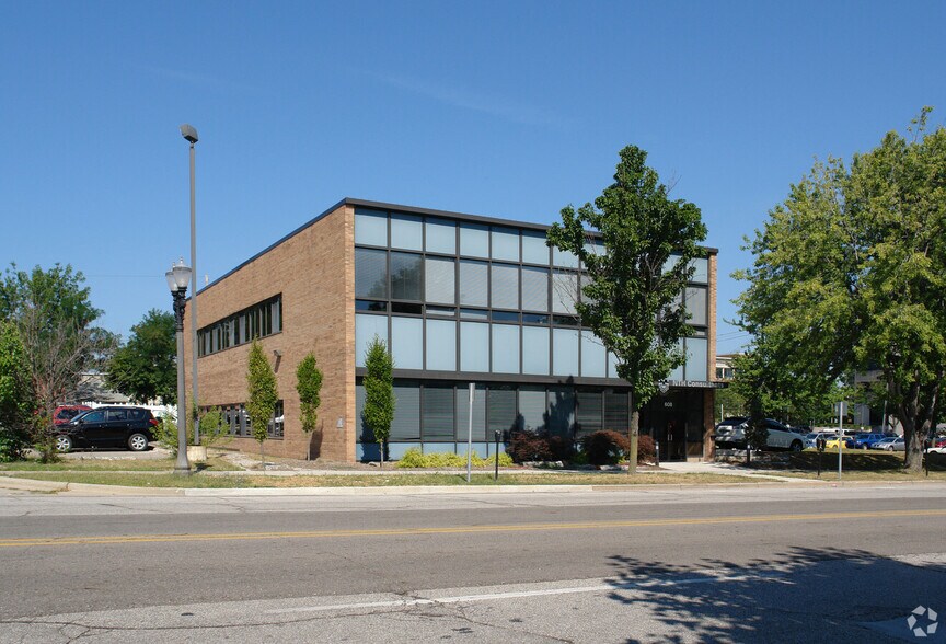 608 S Washington Ave, Lansing, MI à louer - Photo de l’immeuble – Image 2 sur 2
