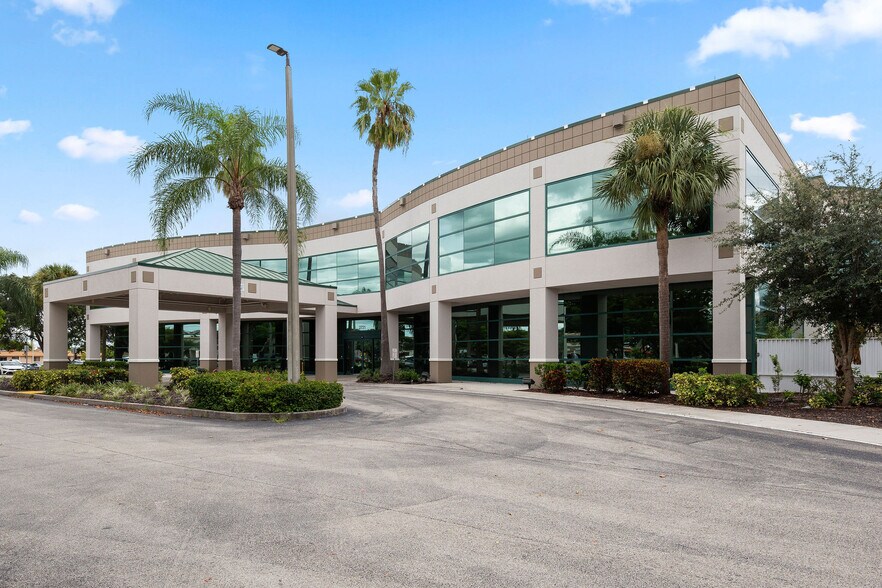 2721 Del Prado Blvd S, Cape Coral, FL à louer - Photo de l’immeuble – Image 3 sur 13