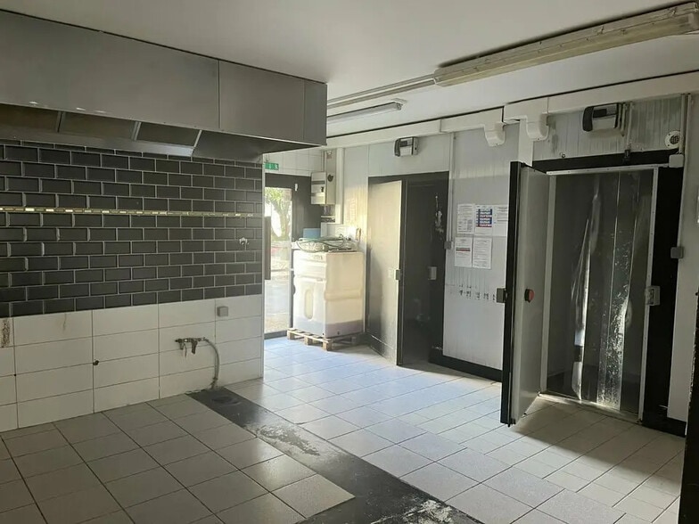 Local commercial dans Nantes à louer - Photo de l’immeuble – Image 3 sur 5