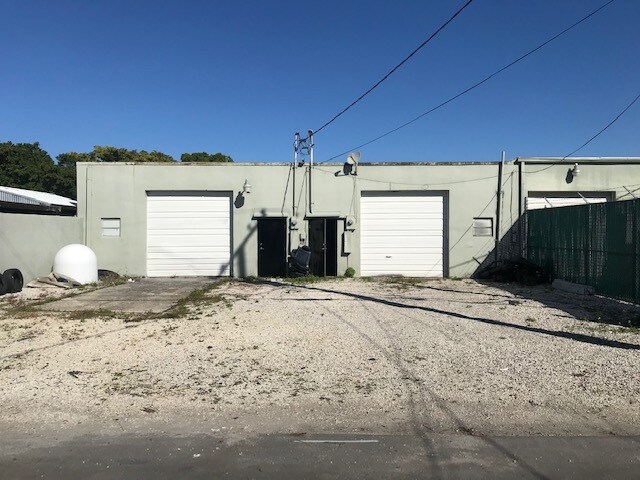 574-580 NE 42nd Ct, Oakland Park, FL à louer - Photo de l’immeuble – Image 2 sur 4