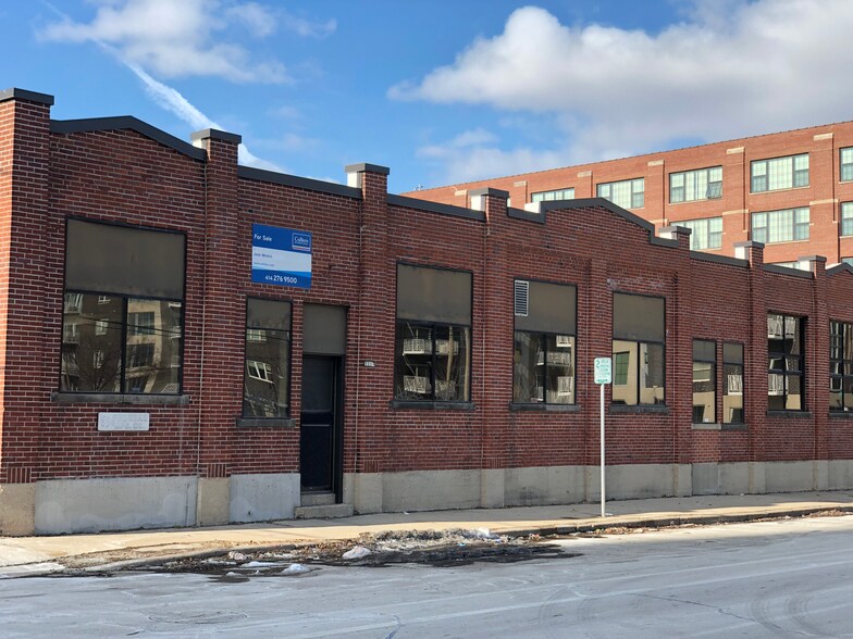 1117 S 2nd St, Milwaukee, WI à louer - Photo de l’immeuble – Image 2 sur 7