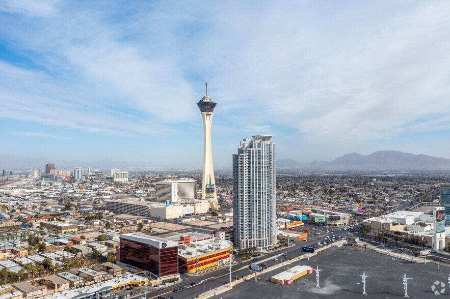200 W Sahara Ave, Las Vegas, NV à vendre - Photo de l’immeuble – Image 3 sur 9