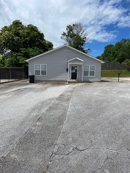 482 Chattahoochee St, Cornelia, GA à vendre - Photo de l’immeuble – Image 2 sur 11