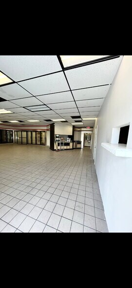 16177 Slater Rd, North Fort Myers, FL à vendre - Photo intérieure – Image 3 sur 6