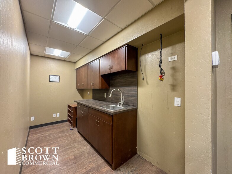 3912 E McKinney St, Denton, TX à louer - Photo de l’immeuble – Image 3 sur 11