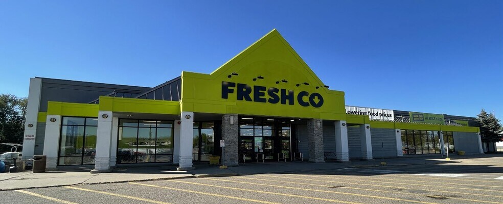 9521 Franklin Av, Fort McMurray, AB à louer - Photo de l’immeuble – Image 2 sur 6