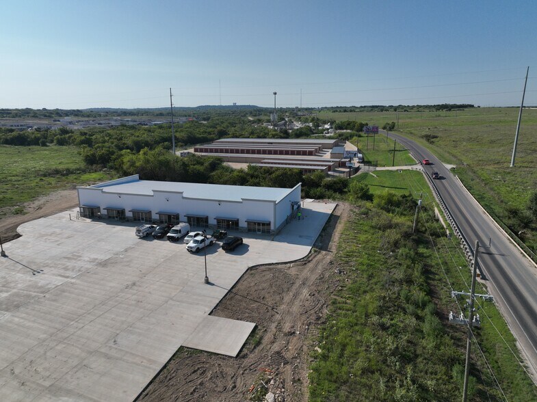 3969 Farm to Market Road 1187, Crowley, TX à louer - Photo de l’immeuble – Image 3 sur 10
