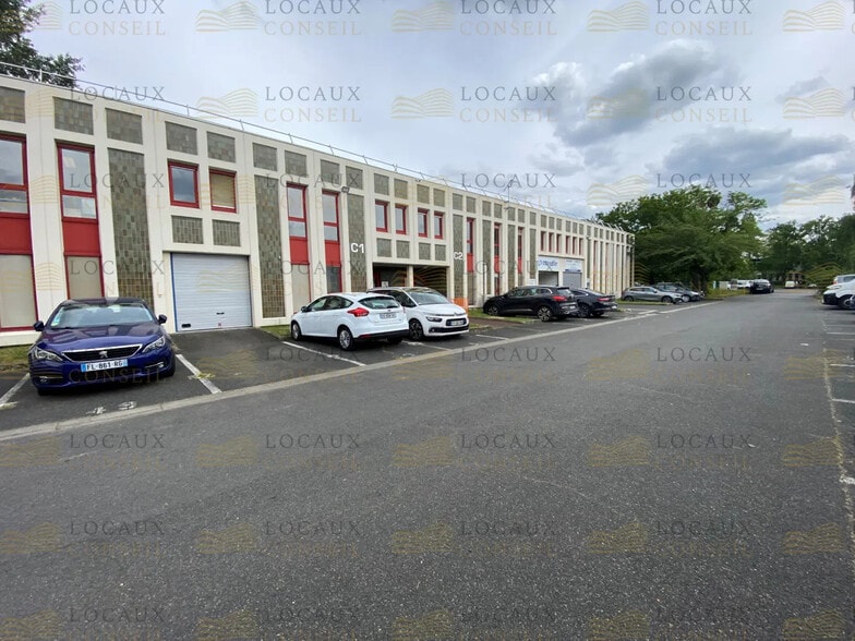 4 Avenue Du Gros Chene, Éragny à louer - Photo de l’immeuble – Image 3 sur 6