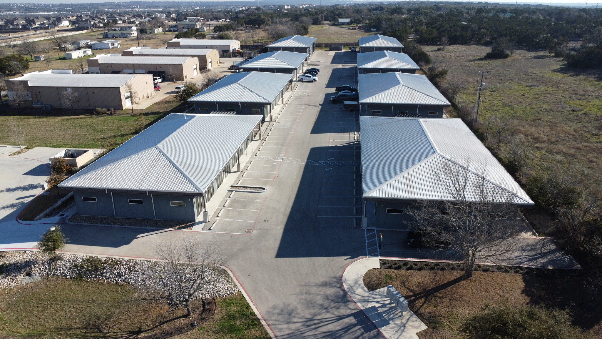 706 Leander Dr, Leander, TX à louer Photo de l’immeuble– Image 1 sur 17