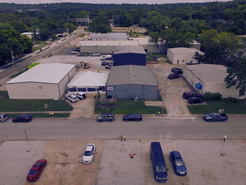 519 W Poplar St, Fayetteville, AR à louer - Photo de l’immeuble – Image 2 sur 4