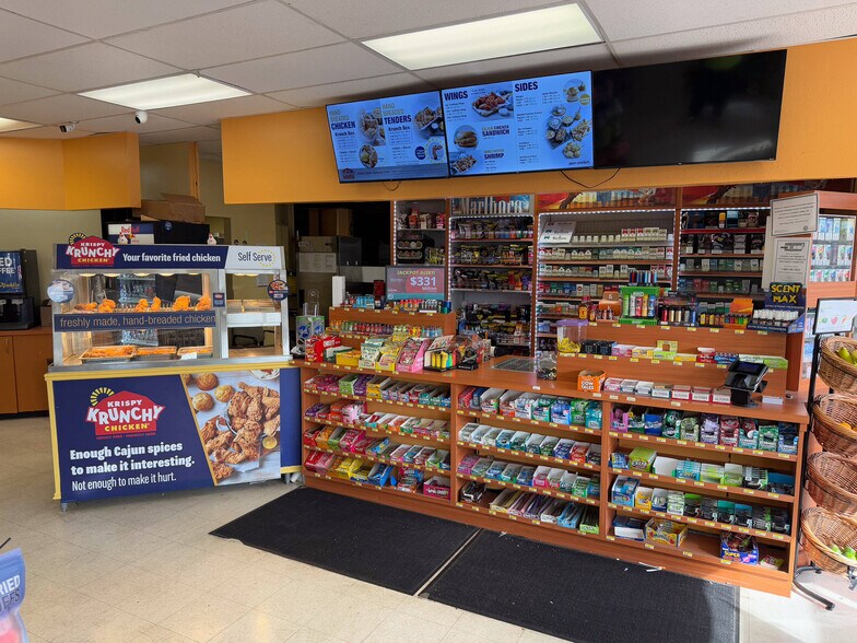 2141 Crystal Grove Dr, Lakeland, FL à vendre - Photo de l’immeuble – Image 2 sur 6