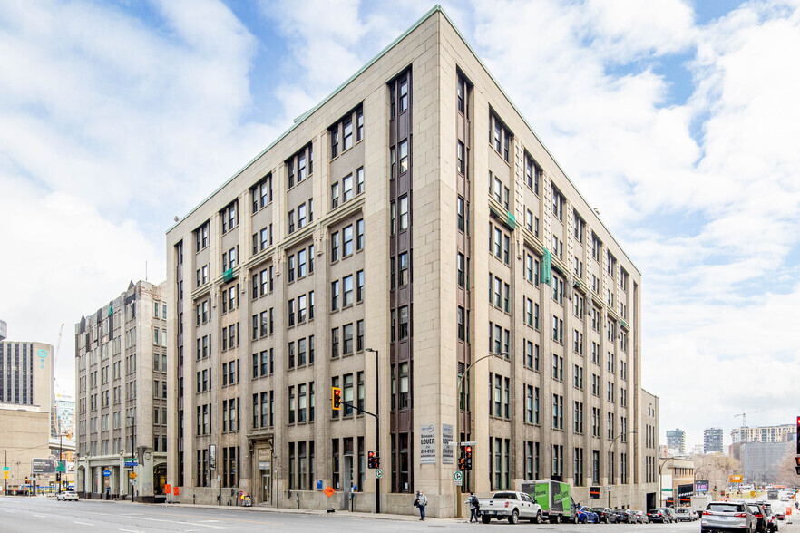1000 Rue Saint-Antoine O, Montréal, QC à louer - Photo de l’immeuble – Image 1 sur 10