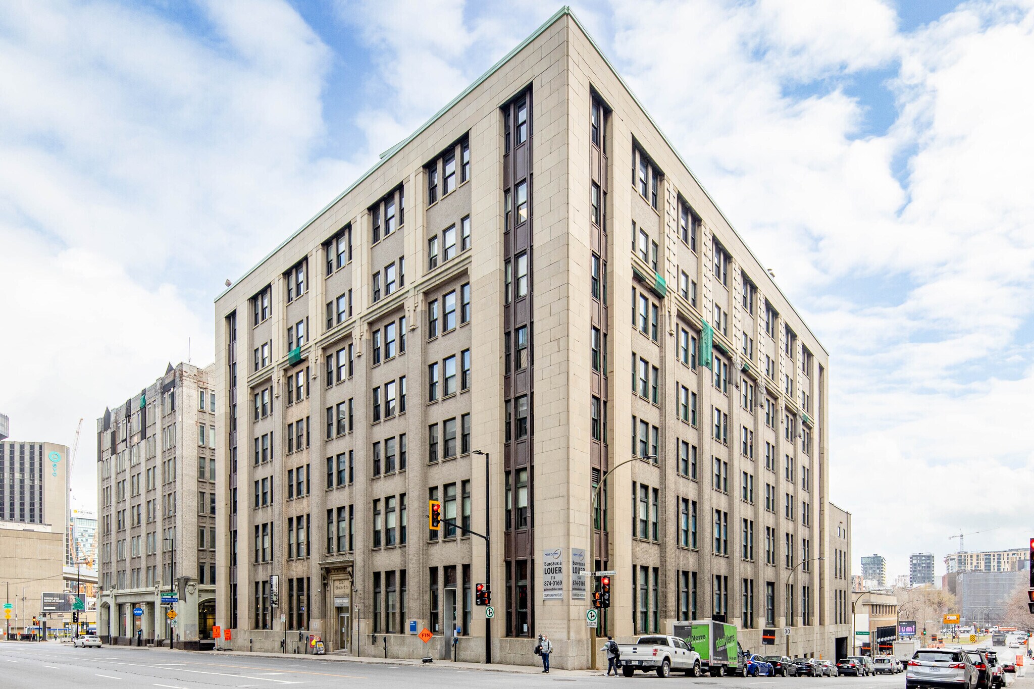 1000 Rue Saint-Antoine O, Montréal, QC à louer Photo de l’immeuble– Image 1 sur 11