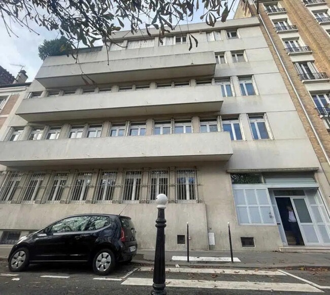 Plus de détails pour 7 Place Des Martyrs De L'Occupation Allemande, Clichy - Bureau à louer