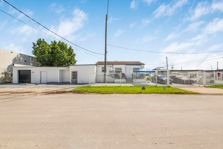 3705 NW 35th Ave, Miami, FL à vendre - Photo de l’immeuble – Image 2 sur 42