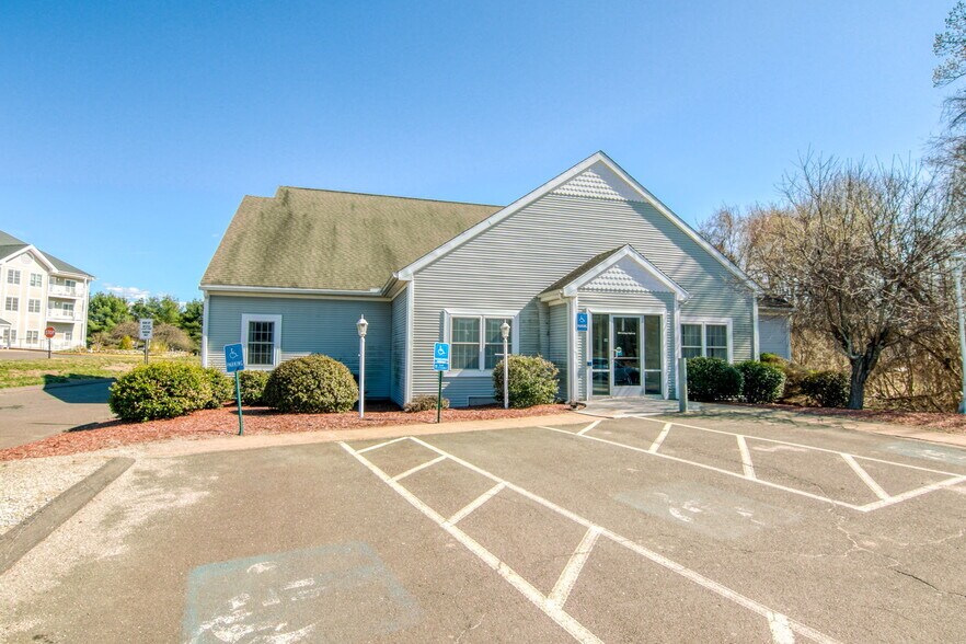800 College Hwy, Southwick, MA à louer - Photo de l’immeuble – Image 3 sur 19