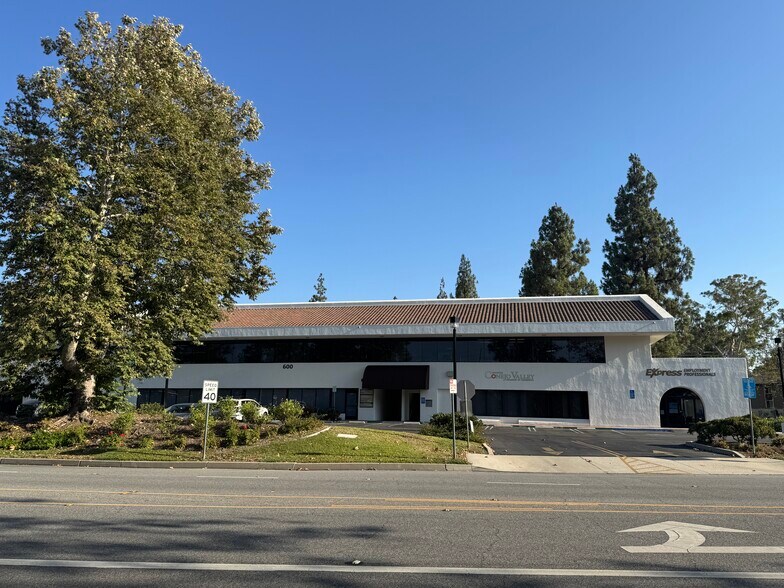 600 Hampshire Rd, Westlake Village, CA à louer - Photo de l’immeuble – Image 2 sur 9